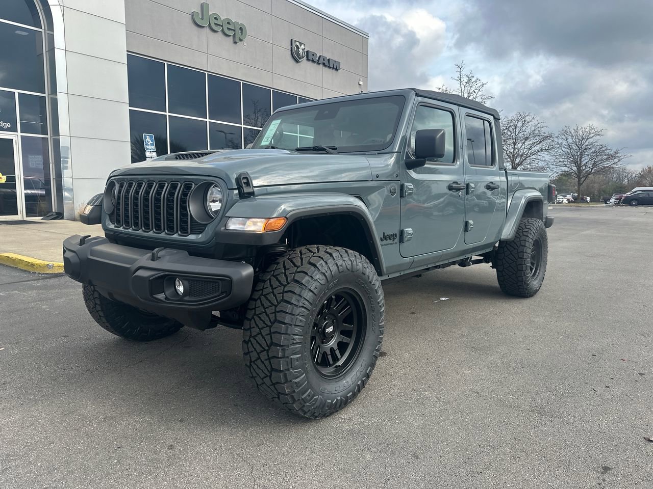 New 2025 Jeep Gladiator Sport image 7