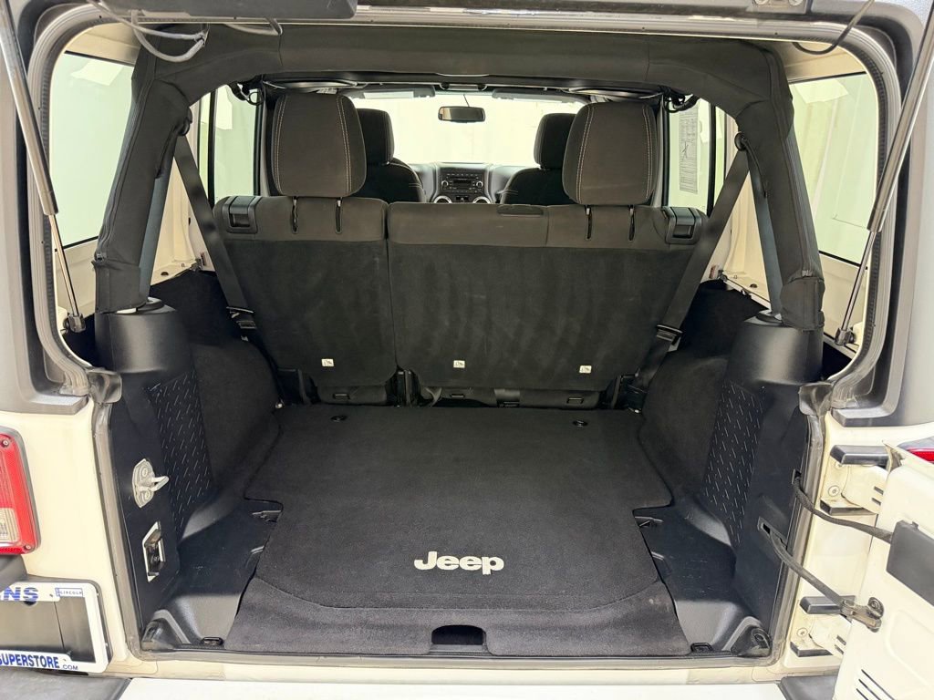 Used 2016 Jeep Wrangler Unlimited Sahara w/ Connectivity Group image 5