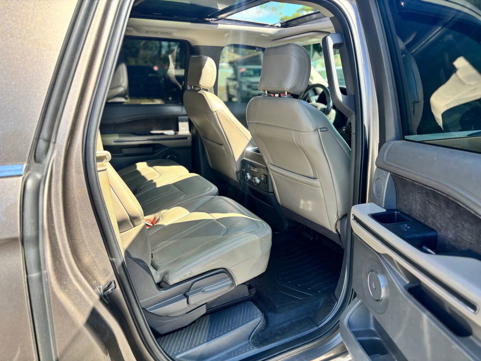 Used 2019 Ford Expedition Max Limited image 15
