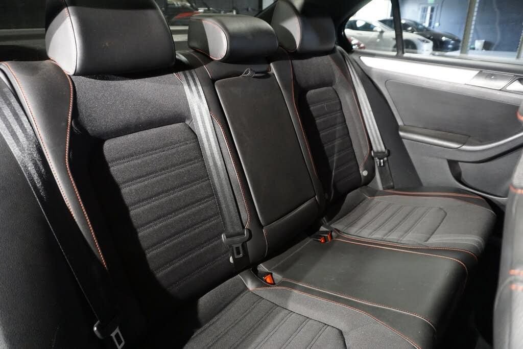 Used 2012 Volkswagen Jetta GLI FWD image 18