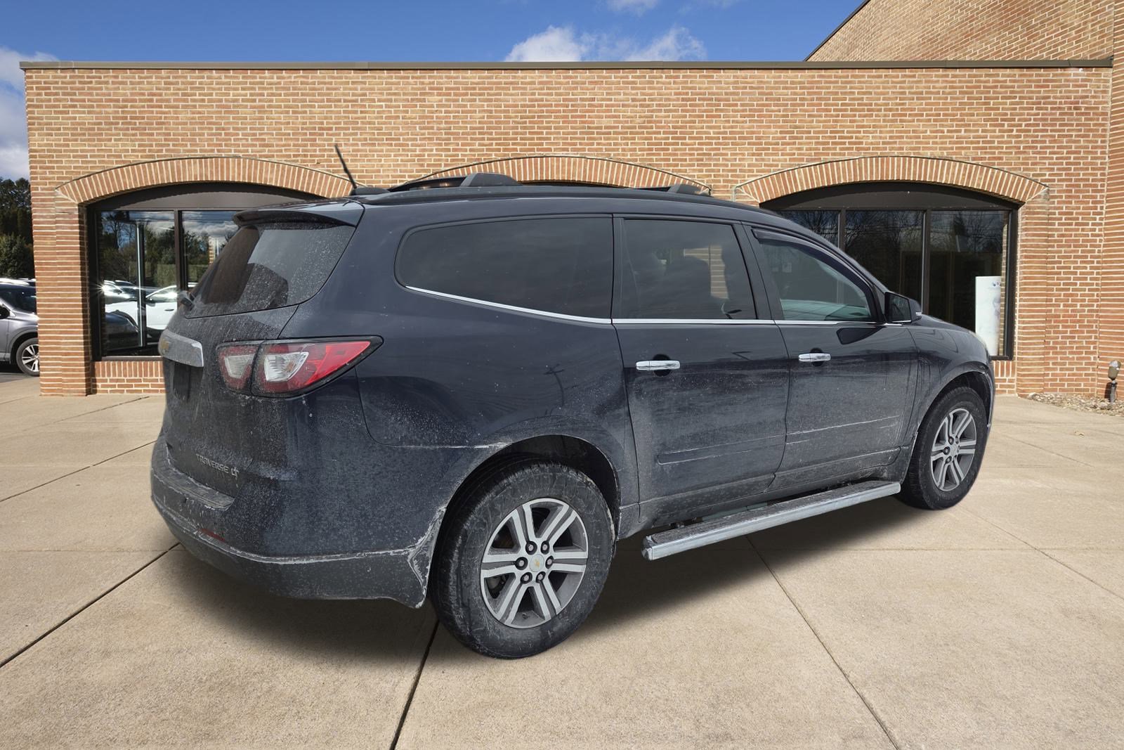 Used 2016 Chevrolet Traverse LT image 3