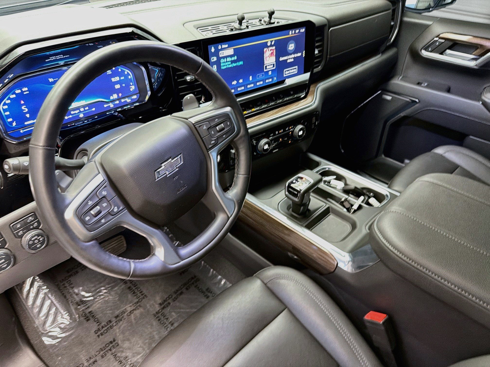 Used 2023 Chevrolet Silverado 1500 LT Trail Boss w/ LT Trail Boss Premium Package AWD/4WD image 7