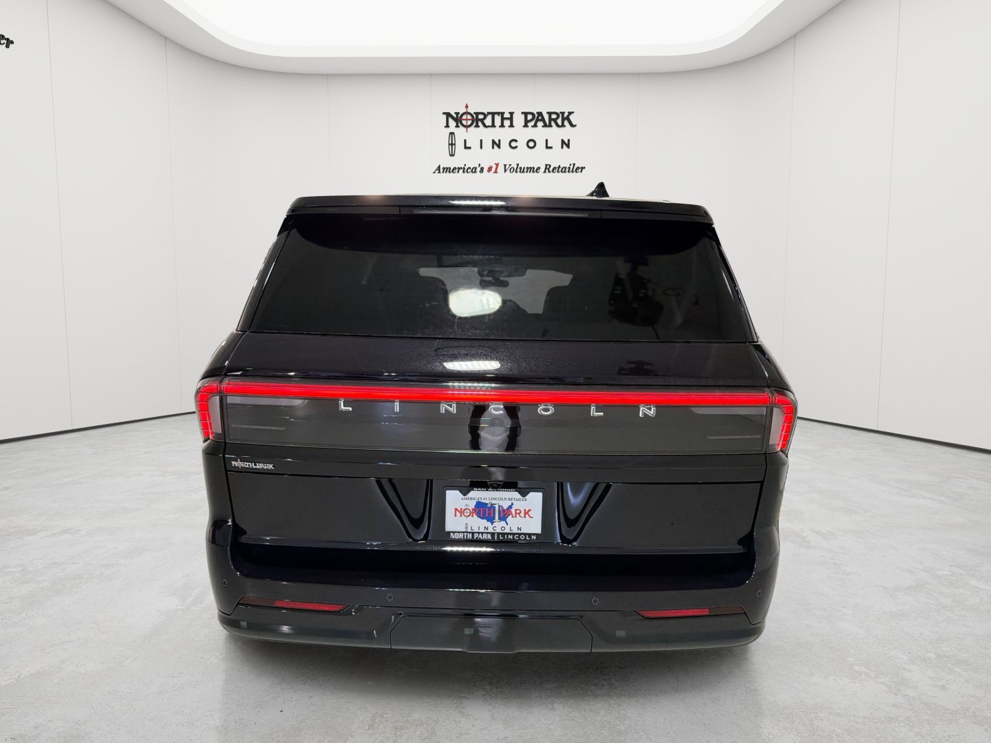 New 2026 Lincoln Navigator Premiere AWD/4WD image 27