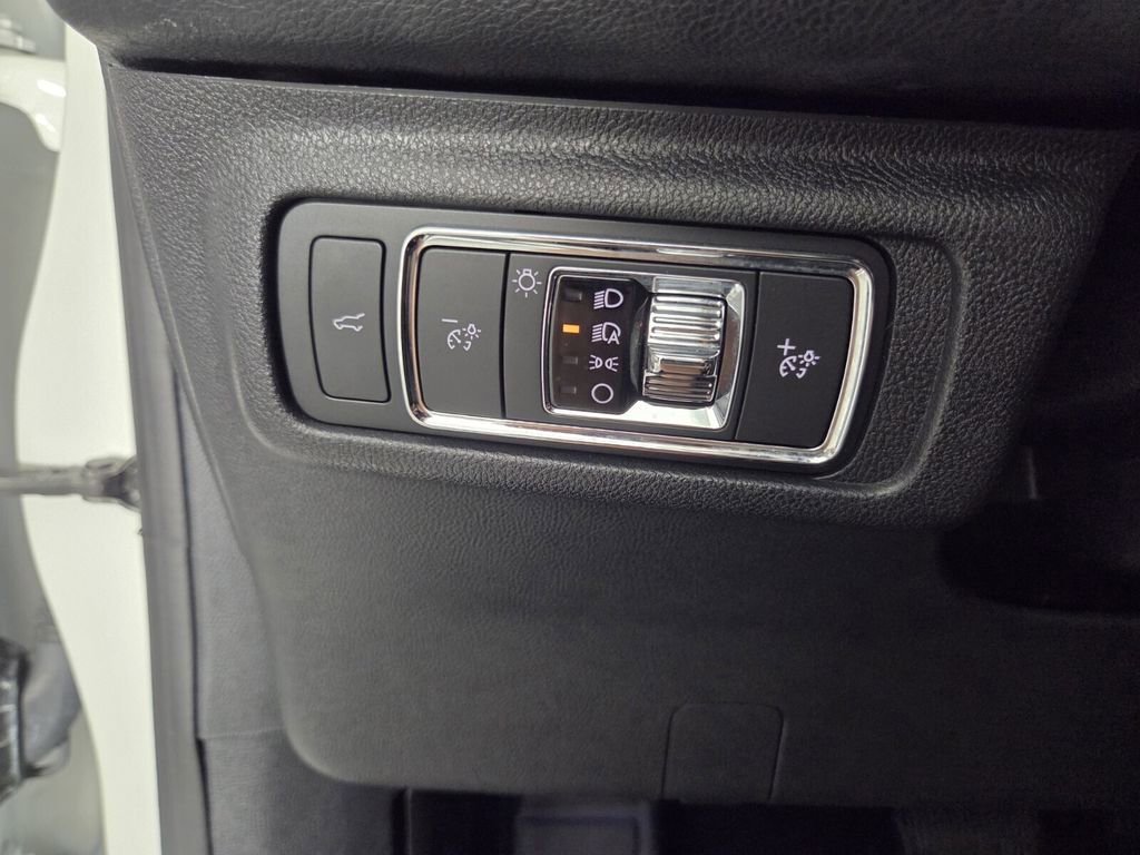 Used 2022 Lincoln Corsair FWD w/ Premium Package image 21