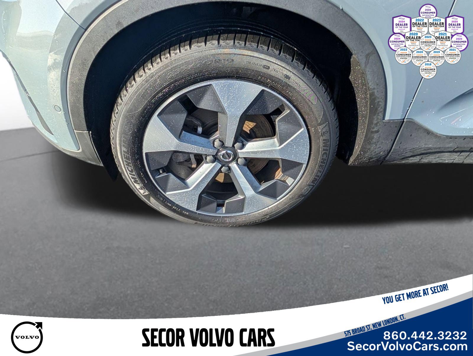 Used 2023 Volvo XC40 B5 Plus w/ Driver Assist Package AWD/4WD image 31