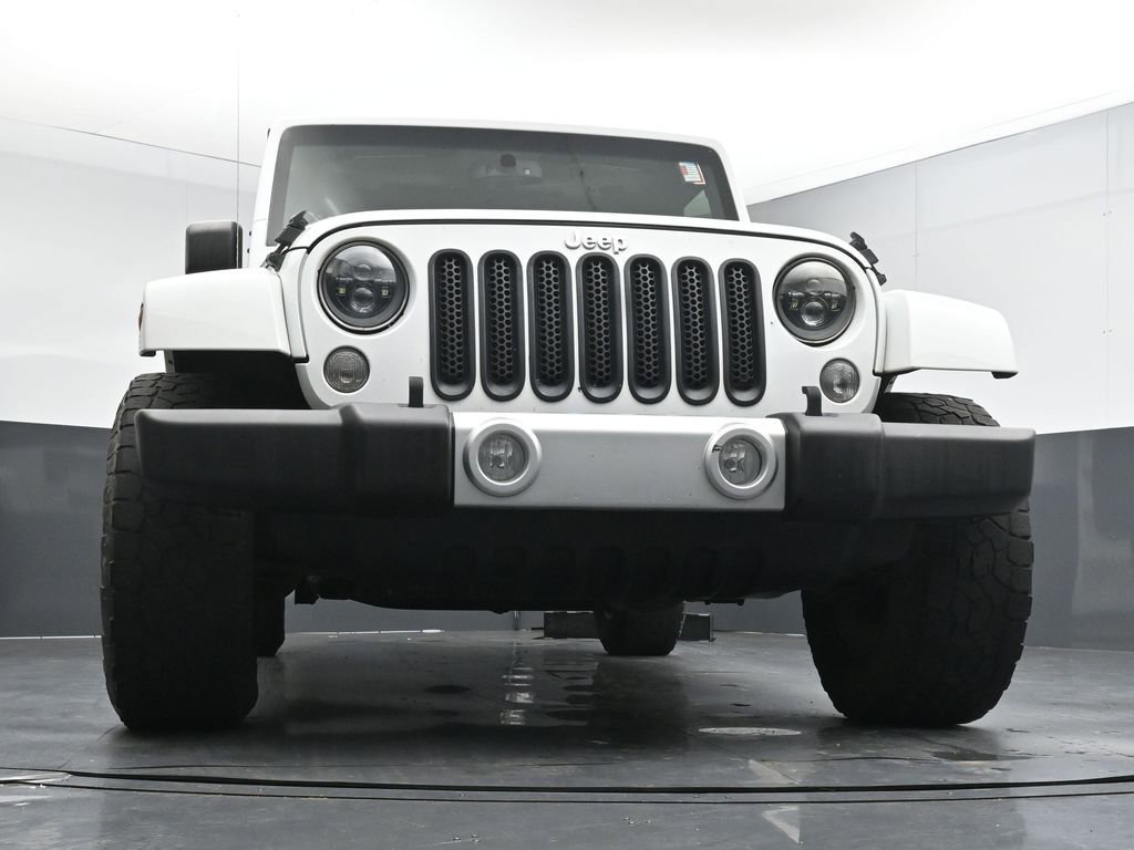 Used 2015 Jeep Wrangler Unlimited Sahara w/ Connectivity Group AWD/4WD image 19