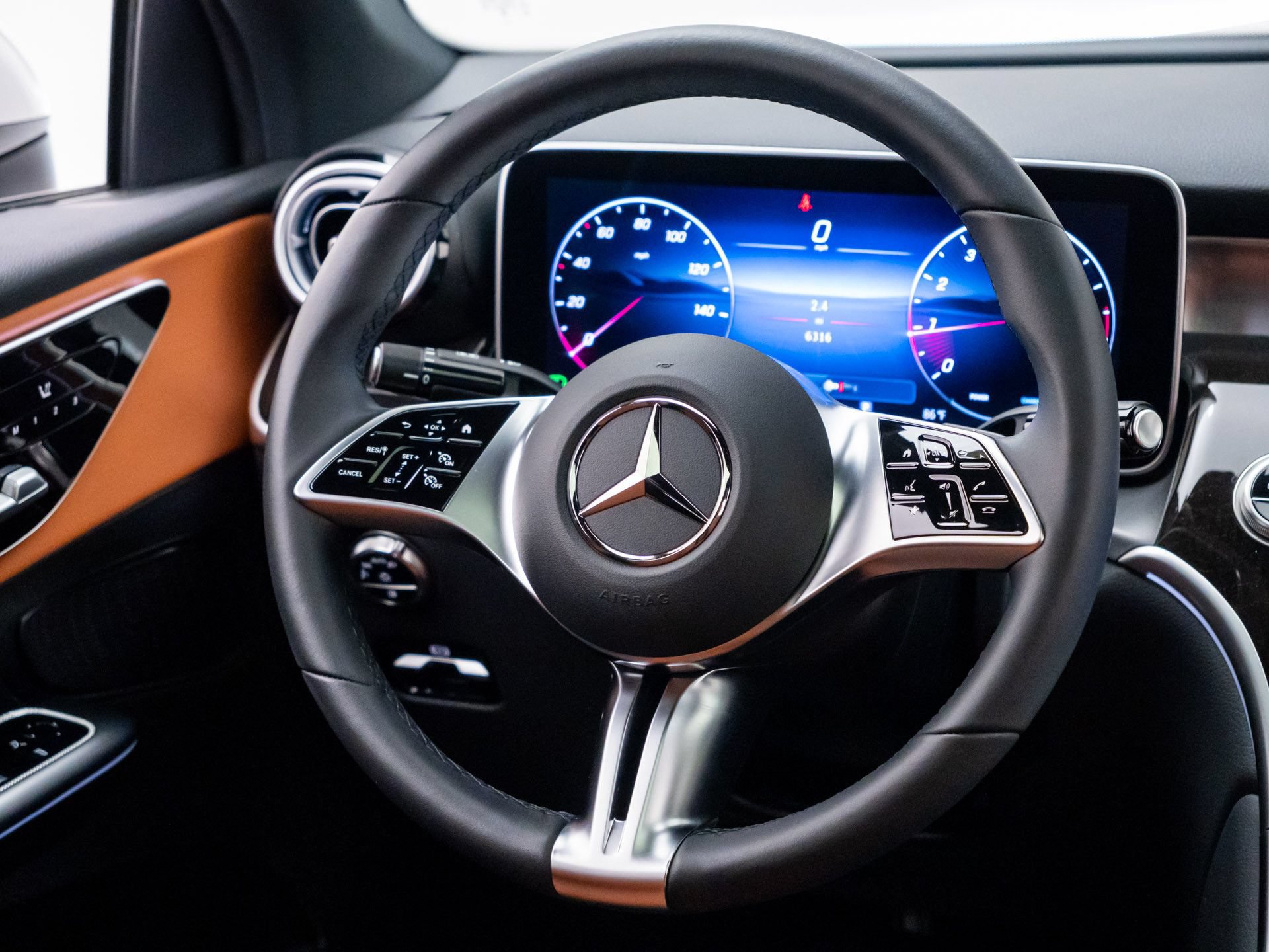 Certified 2025 Mercedes-Benz GLC 300 4MATIC image 11