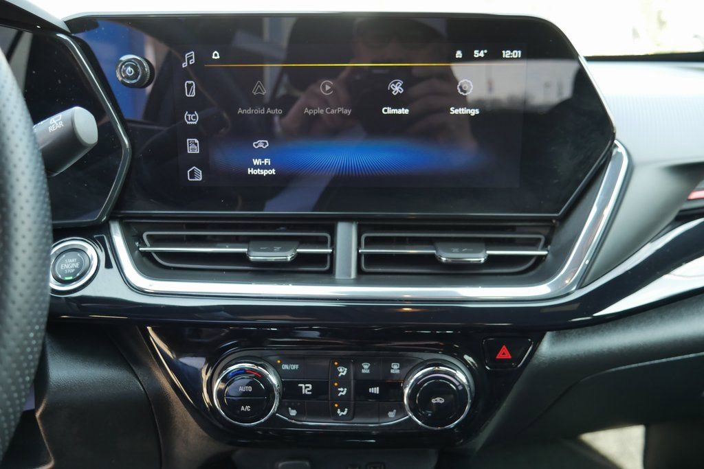 Used 2025 Chevrolet Trax RS image 16