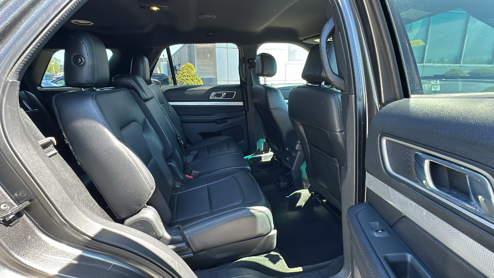 Used 2016 Ford Explorer XLT w/ Equipment Group 202A AWD/4WD image 25