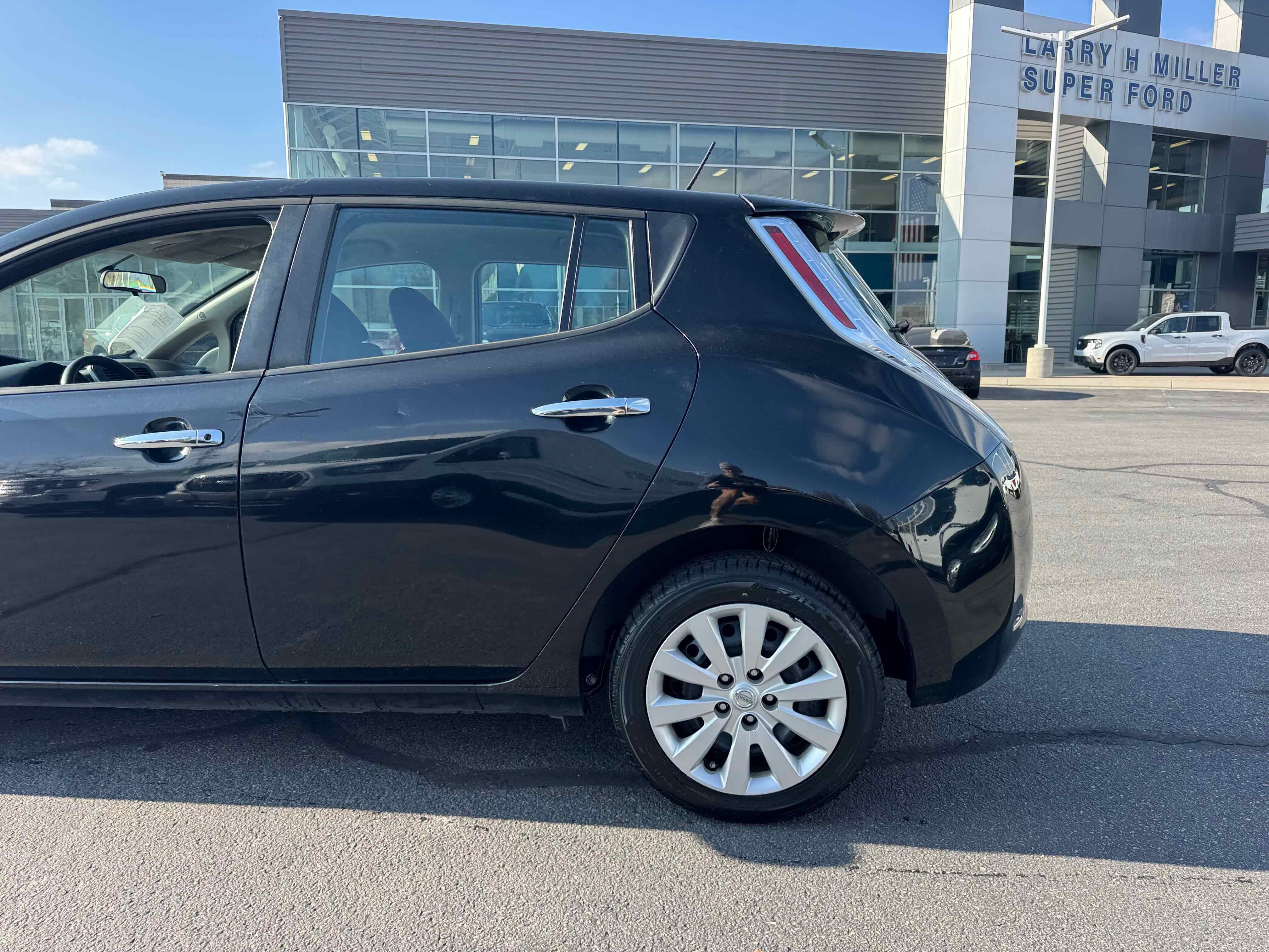 Used 2015 Nissan Leaf S w/ Charge Package image 4