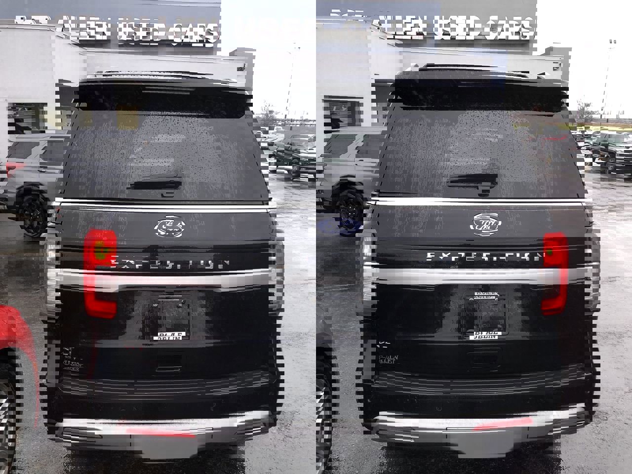 Used 2023 Ford Expedition XLT image 11