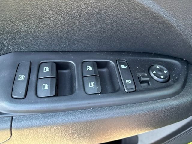 Used 2023 Hyundai Venue SEL FWD image 13