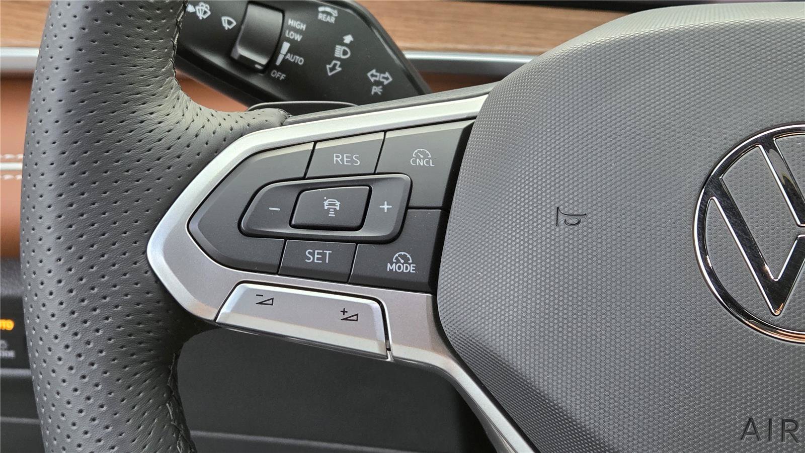 New 2026 Volkswagen Tiguan SEL R-Line AWD/4WD image 18