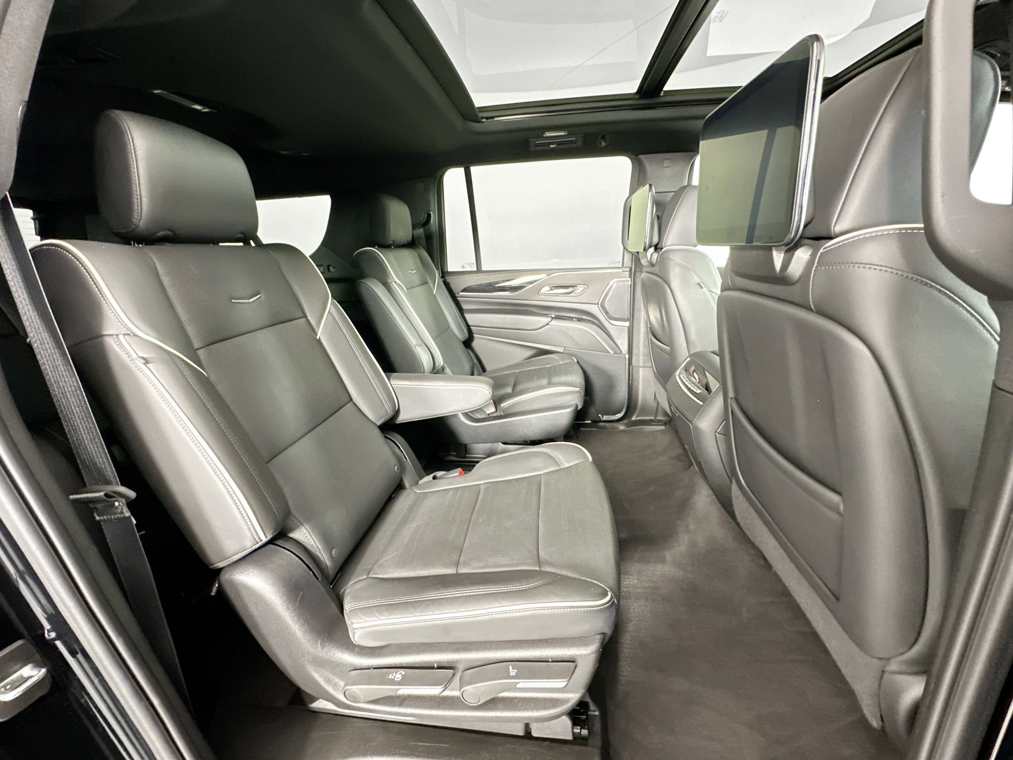 Used 2024 Cadillac Escalade ESV Sport w/ Touring Package AWD/4WD image 29