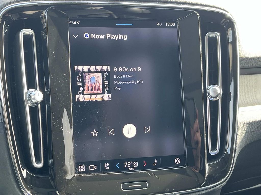 Used 2023 Volvo XC40 B5 Ultimate w/ Climate Package image 33