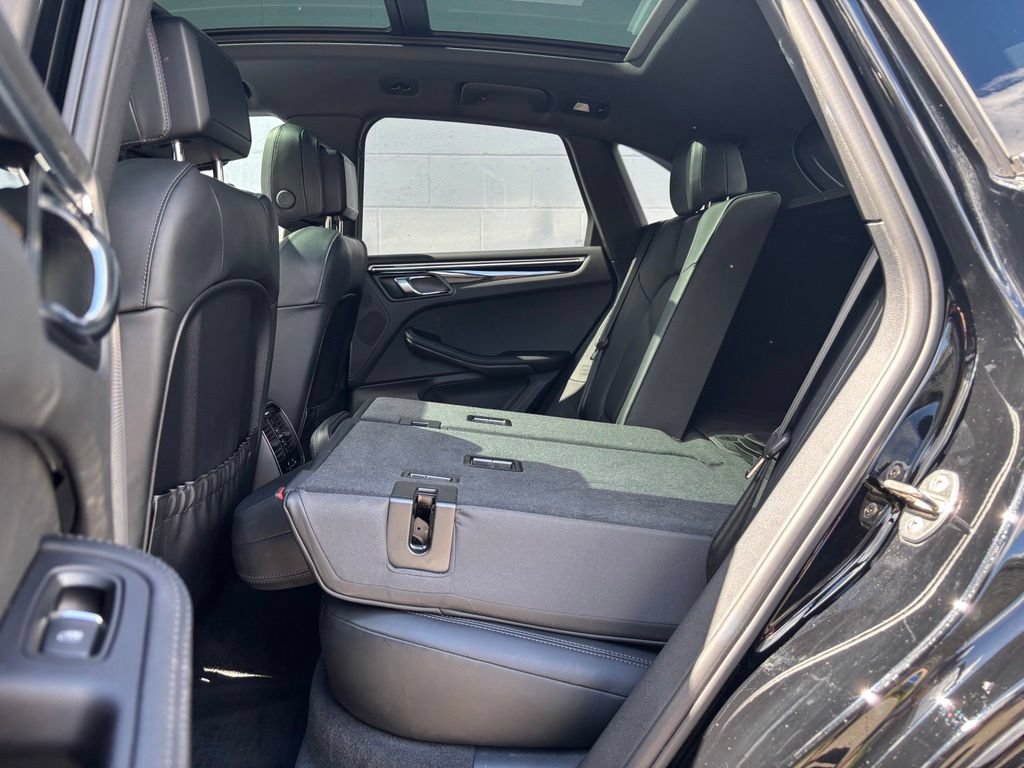 Certified 2023 Porsche Macan S AWD/4WD image 9