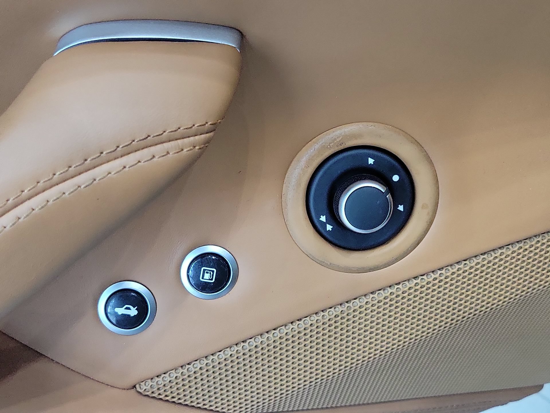 Used 2017 Ferrari California T RWD image 18