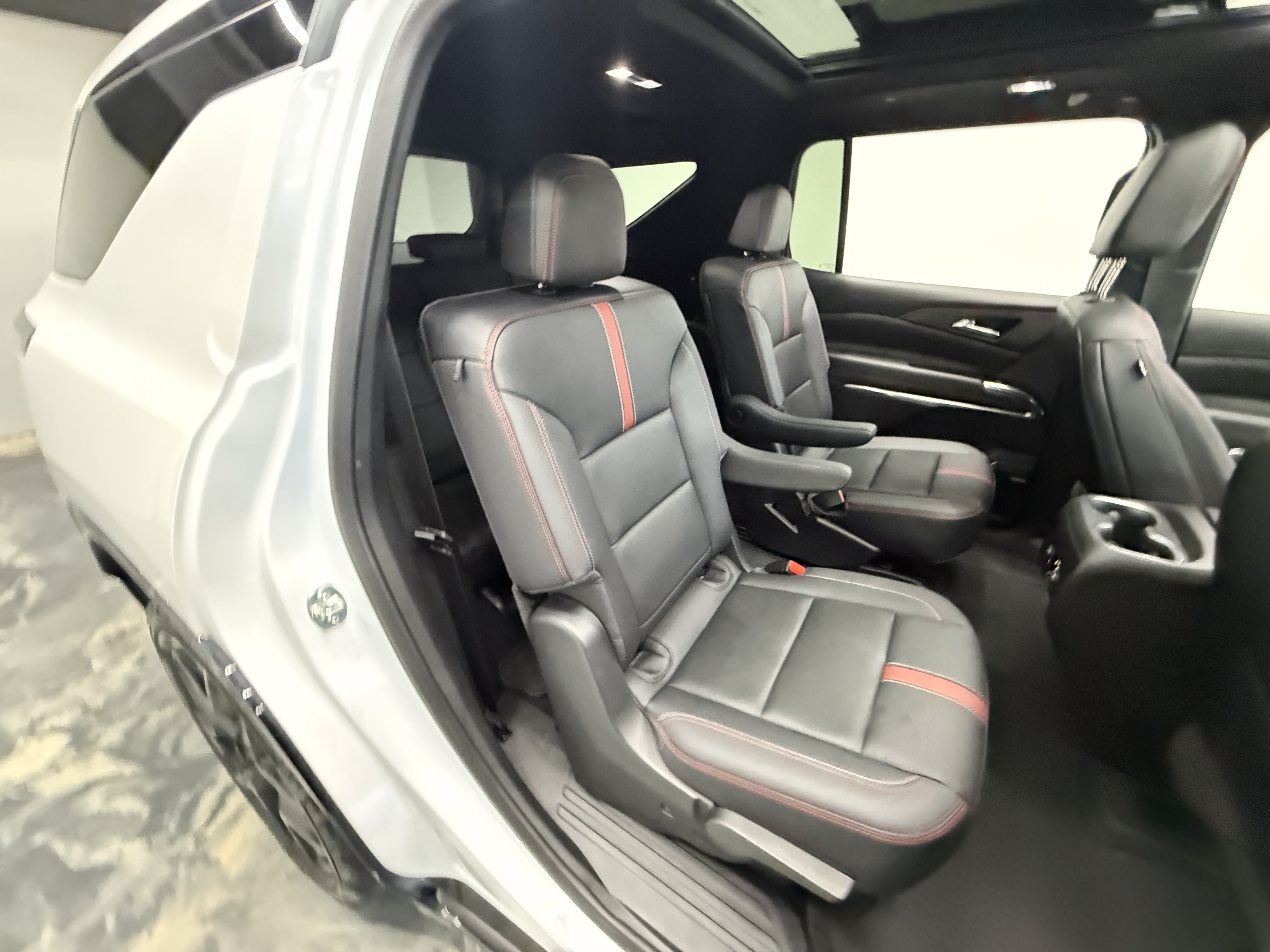Used 2024 Chevrolet Traverse RS AWD/4WD image 25