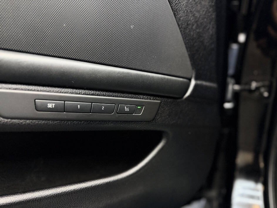 Used 2015 BMW 550i Sedan RWD image 16