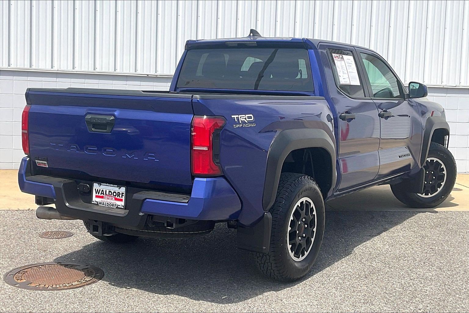 Used 2025 Toyota Tacoma TRD Off-Road AWD/4WD image 17