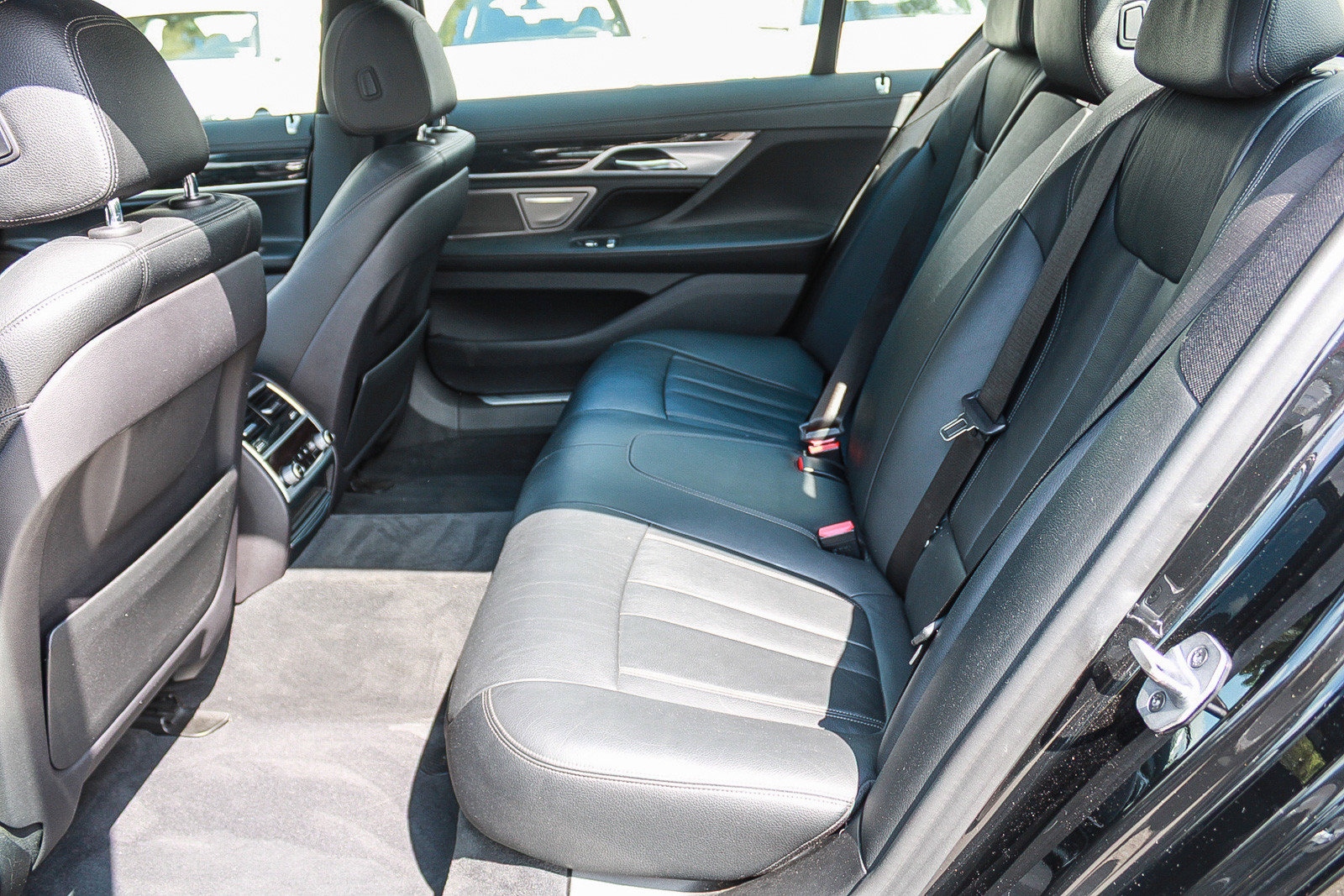 Used 2019 BMW 740i RWD image 18