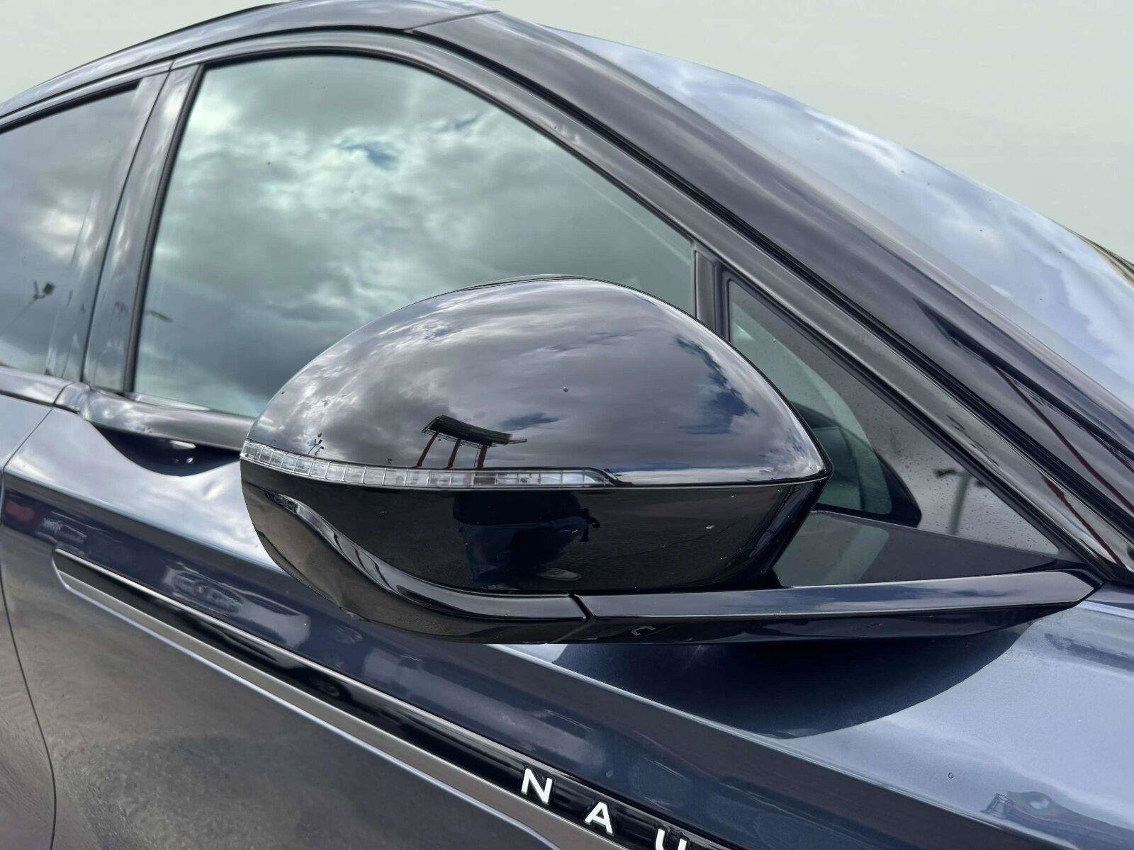 Used 2024 Lincoln Nautilus Reserve w/ Equipment Group 202A AWD/4WD image 9
