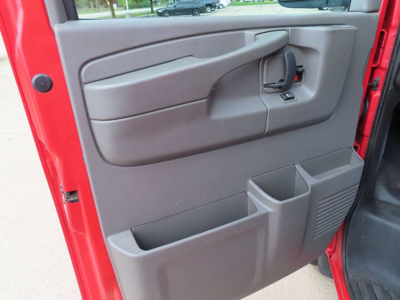 Used 2015 Chevrolet Express 2500 image 22