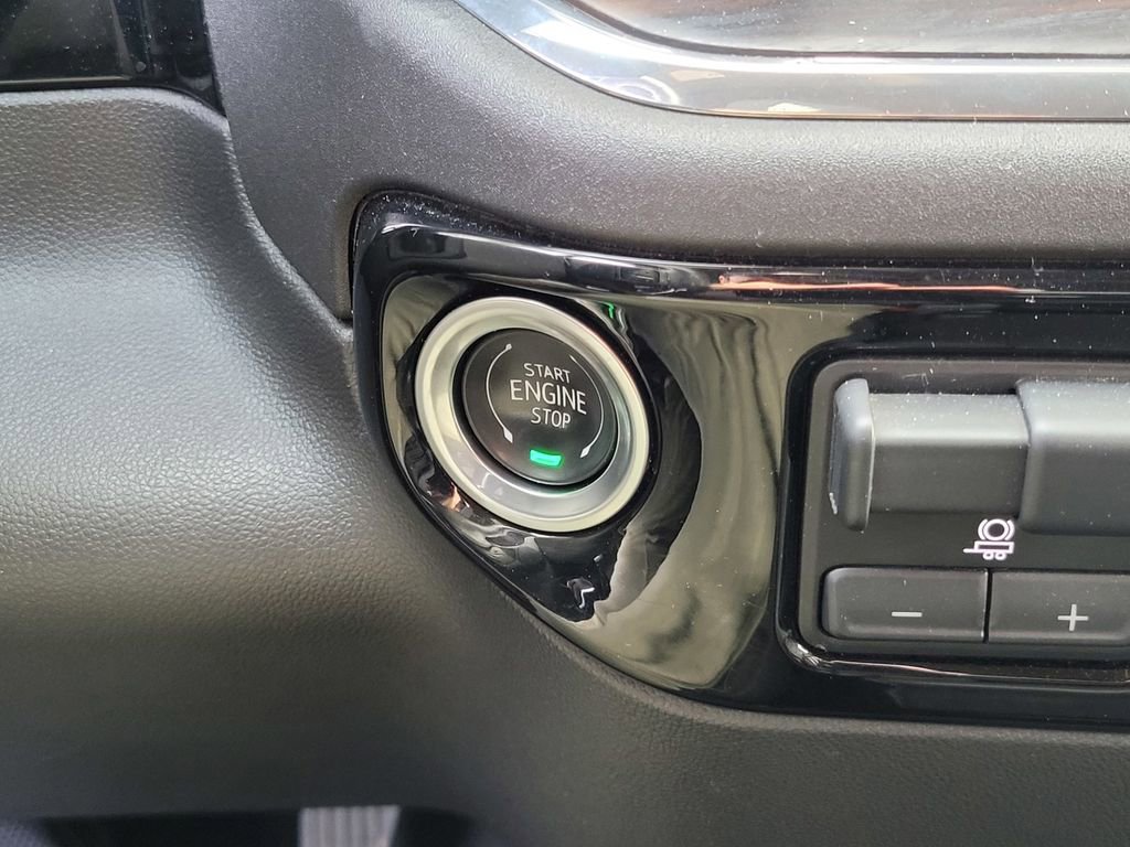 Used 2025 GMC Sierra 1500 SLT AWD/4WD image 24
