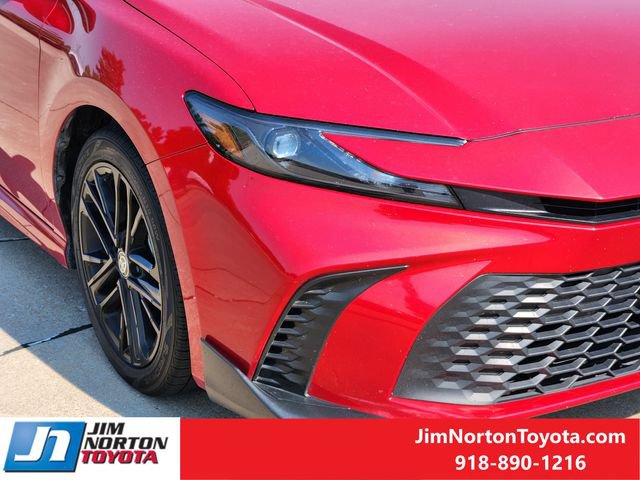 Used 2025 Toyota Camry SE FWD image 9