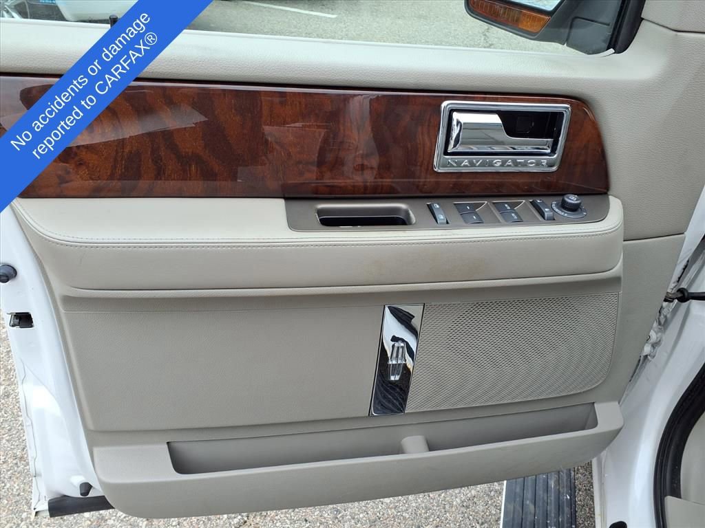 Used 2014 Lincoln Navigator Base image 15