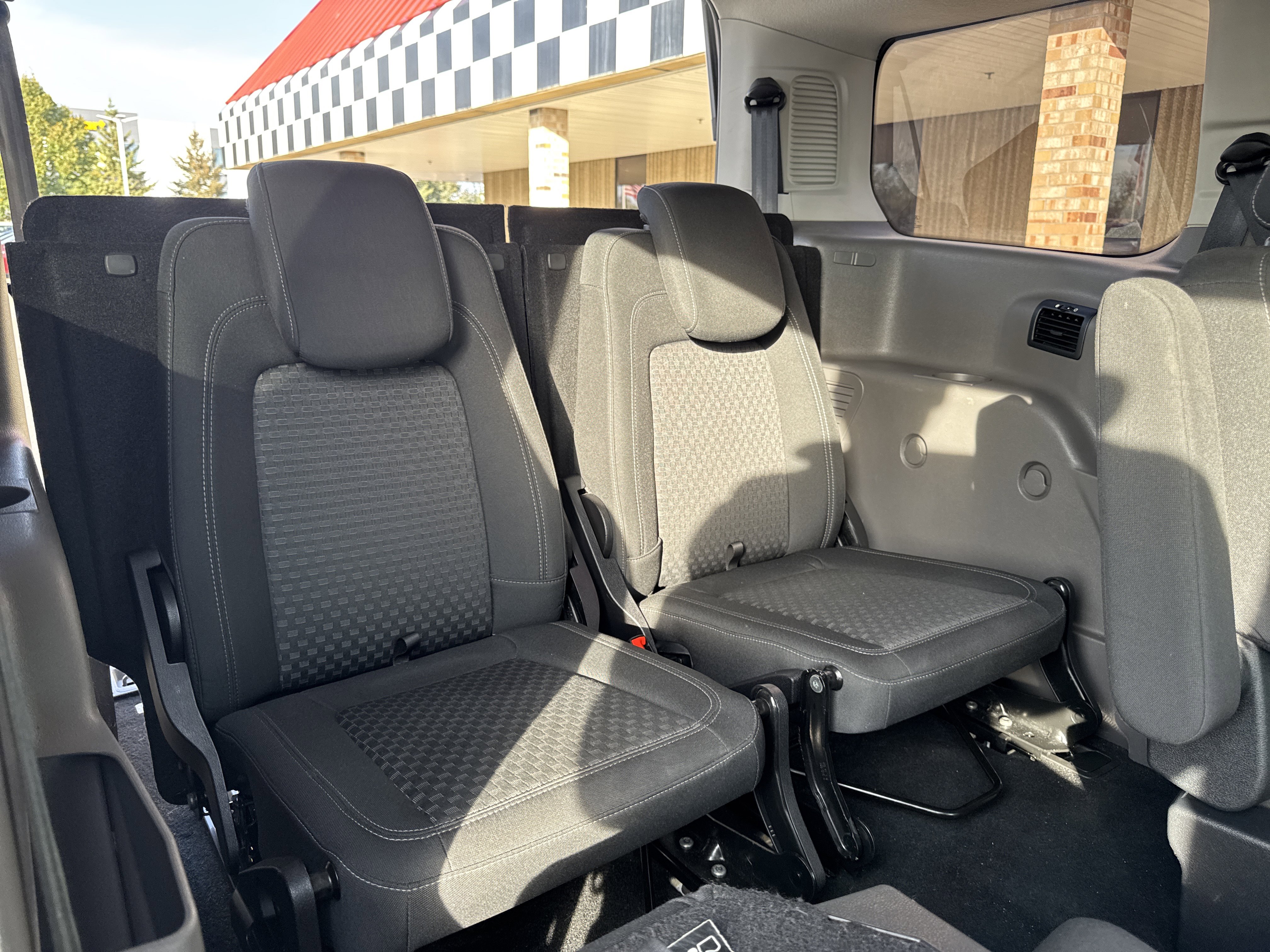 Used 2022 Ford Transit Connect XLT image 30