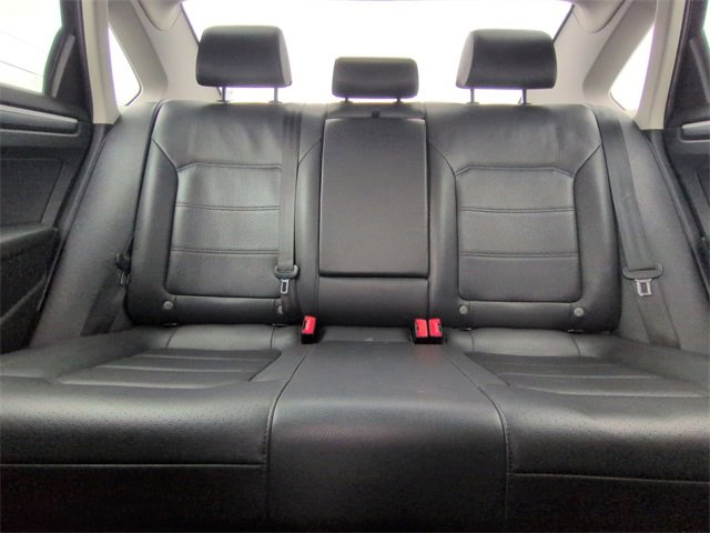 Used 2017 Volkswagen Passat 1.8T R-Line image 5