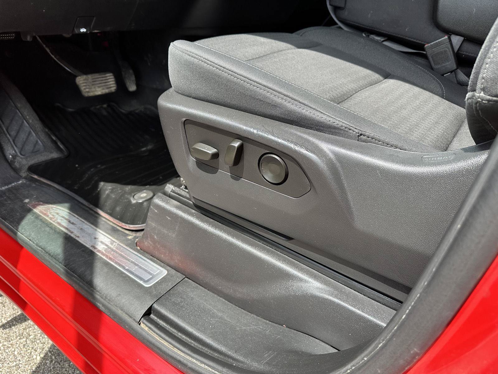 Used 2025 Chevrolet Silverado 1500 LT AWD/4WD image 20