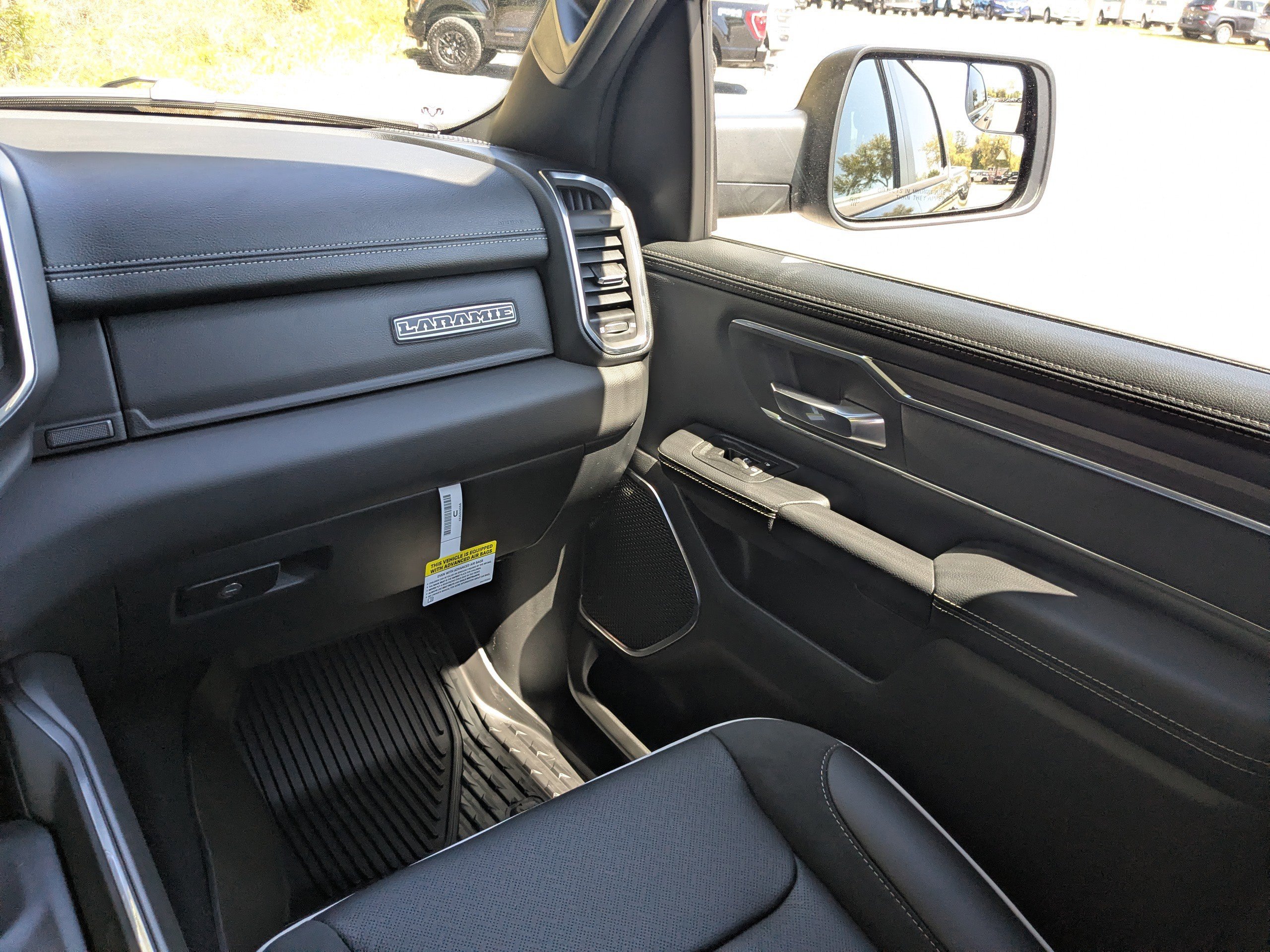 New 2026 RAM 1500 Laramie AWD/4WD image 17