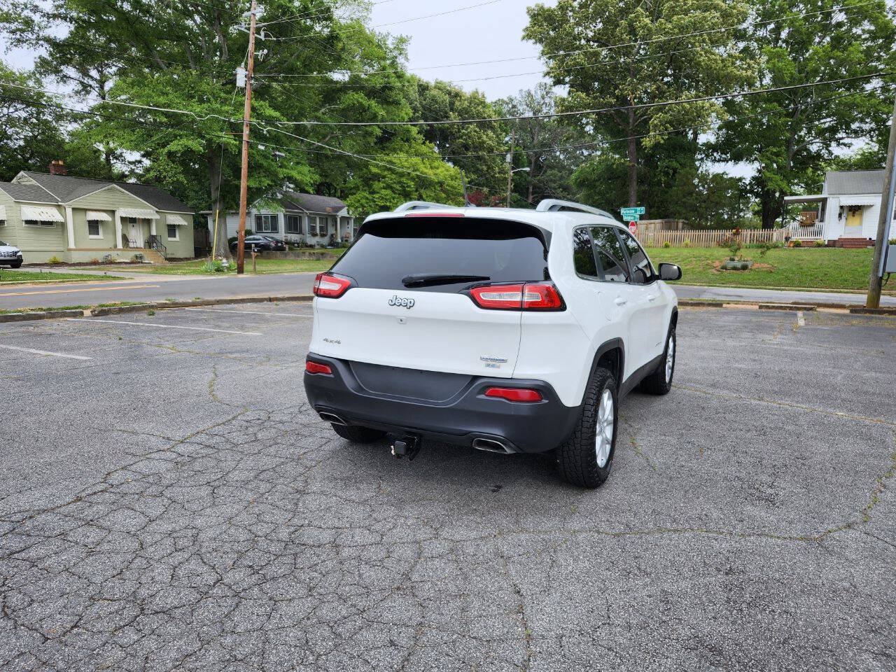 Used 2016 Jeep Cherokee Latitude AWD/4WD image 15
