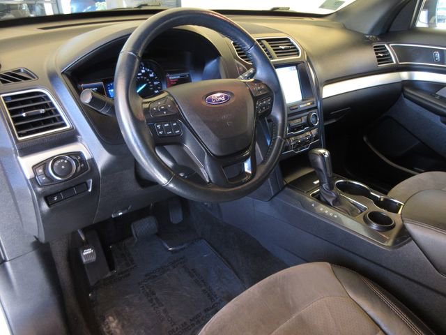 Used 2017 Ford Explorer XLT w/ Equipment Group 202A image 13