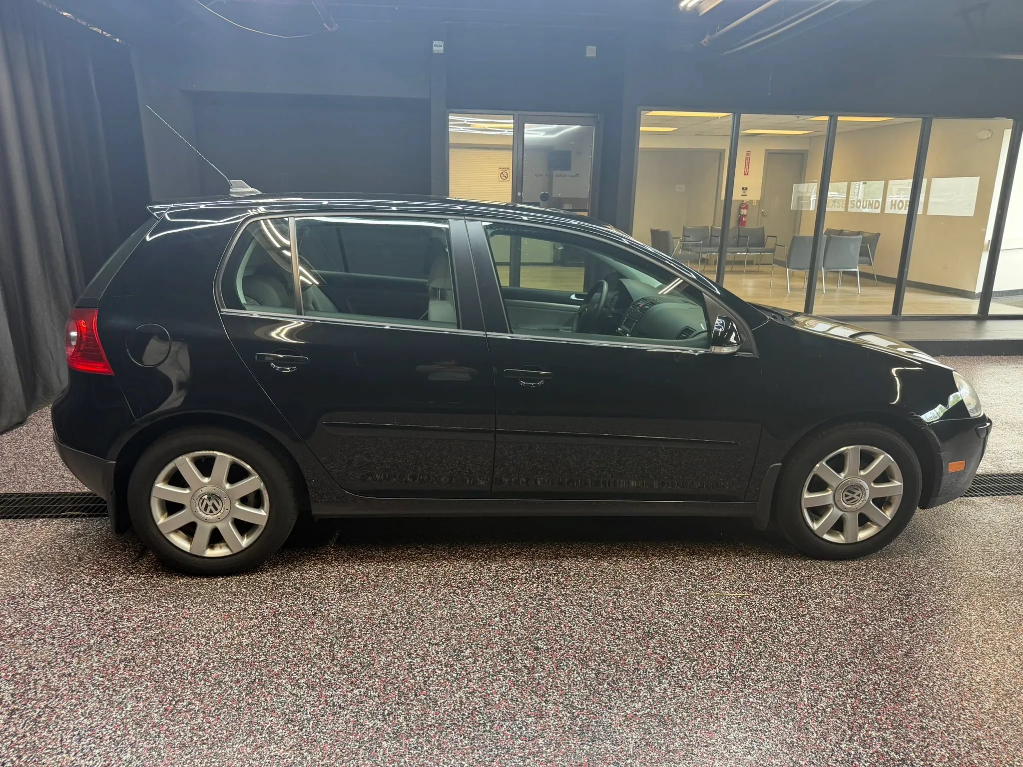 Used 2009 Volkswagen Rabbit S FWD image 9