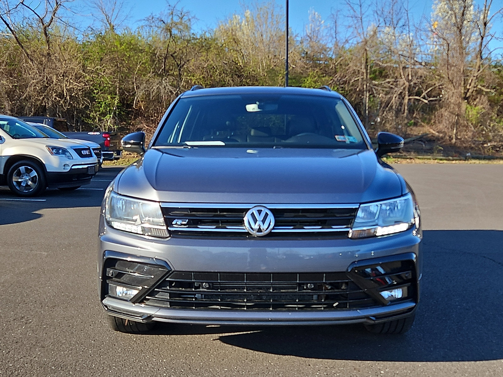 Used 2020 Volkswagen Tiguan SE R-Line image 2