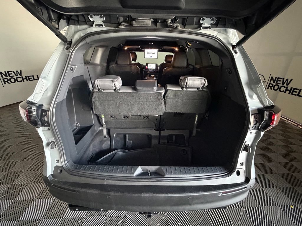 Used 2023 Toyota Sienna XLE Woodland Edition AWD/4WD image 32
