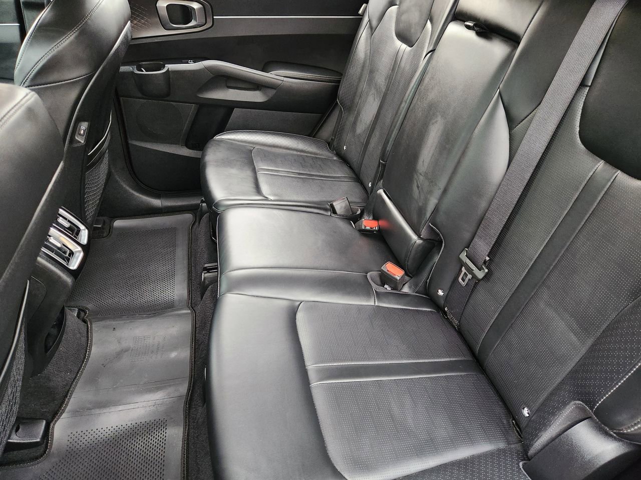 Used 2025 Kia Sorento S w/ Panoramic Sunroof Package image 40