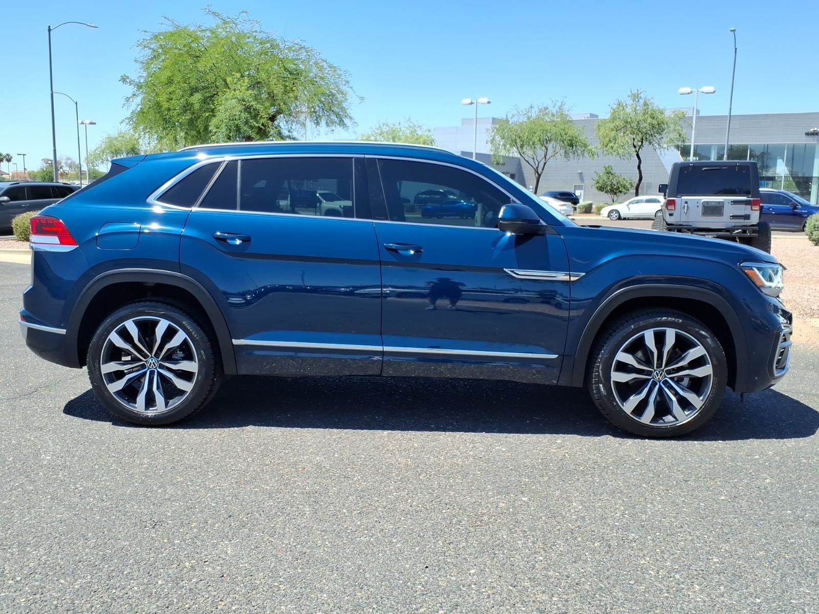 Certified 2022 Volkswagen Atlas Cross Sport SEL Premium R-Line AWD/4WD image 8
