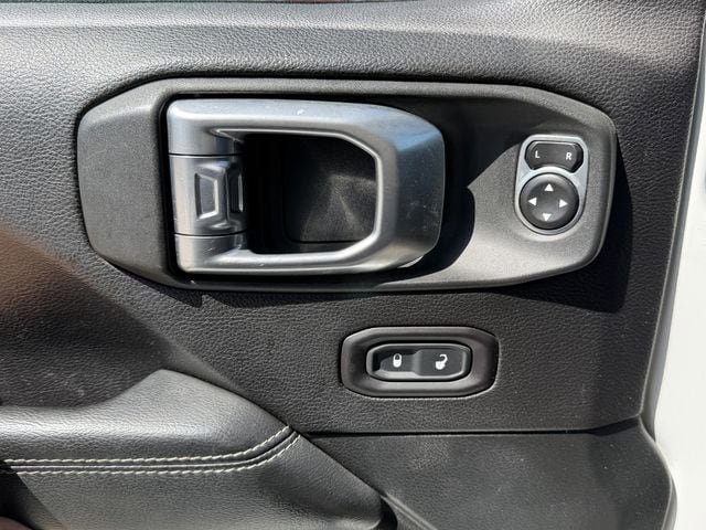 Used 2020 Jeep Wrangler Unlimited Sahara image 23