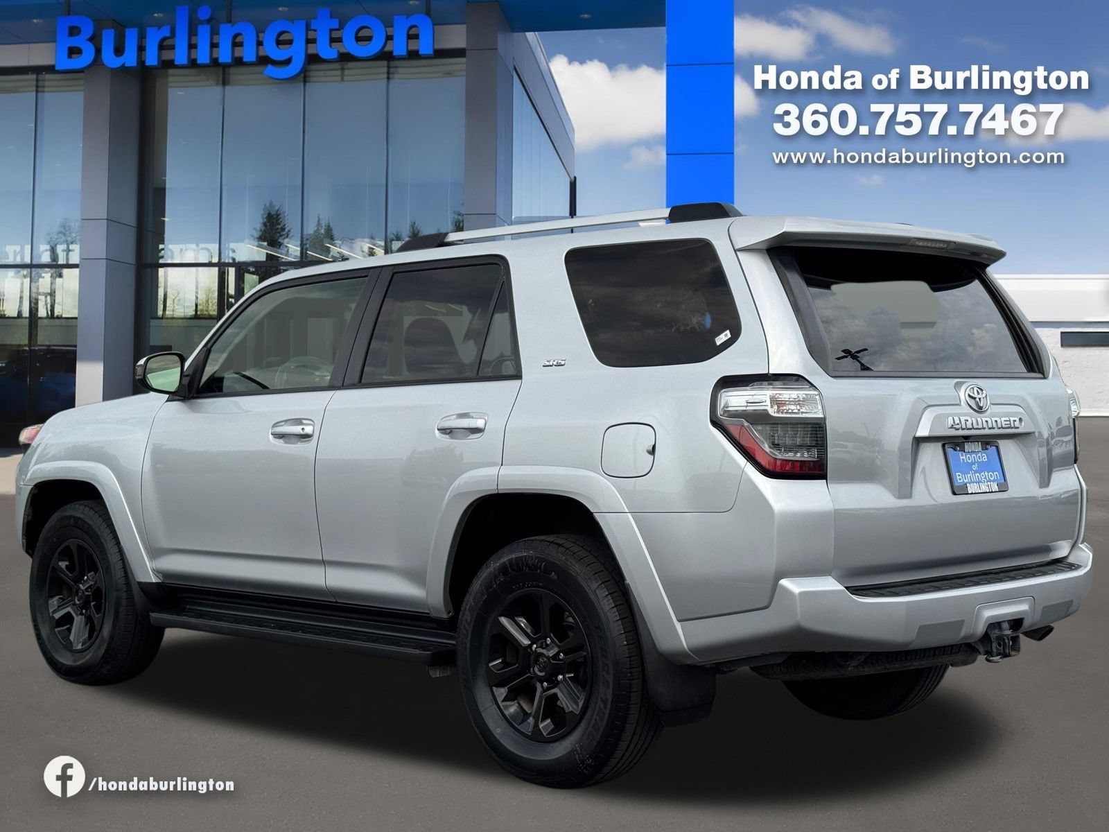 Used 2019 Toyota 4Runner SR5 AWD/4WD image 4