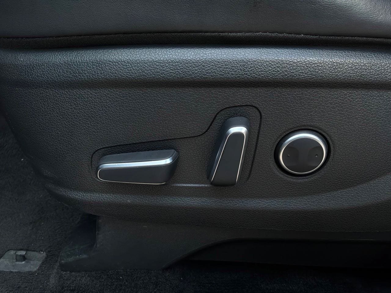 Used 2025 Hyundai Palisade SEL FWD image 11
