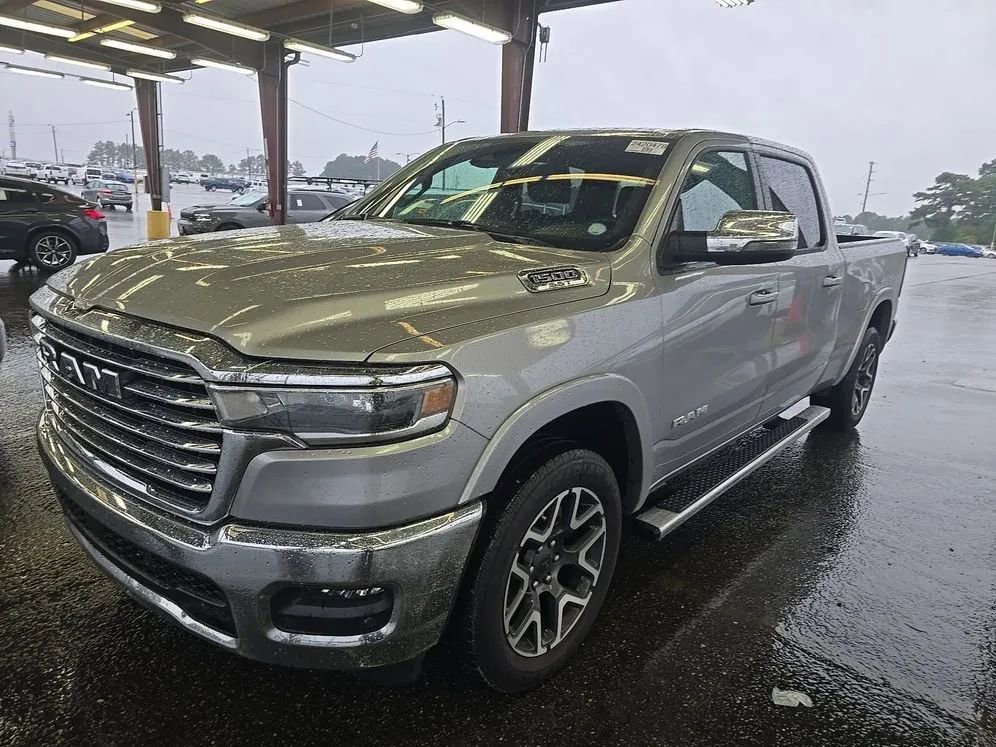 Used 2025 RAM 1500 Laramie AWD/4WD image 3