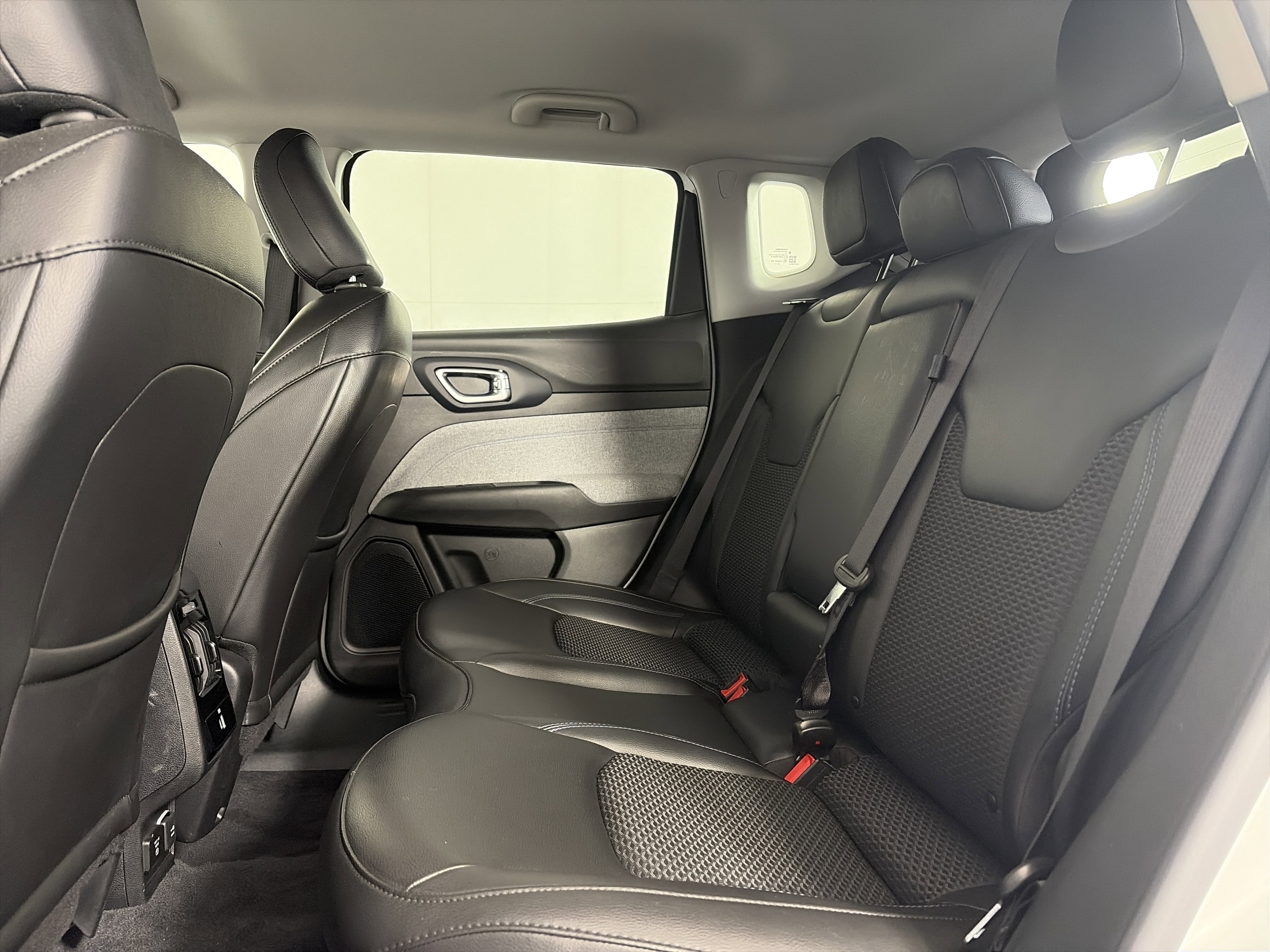 Used 2022 Jeep Compass Latitude w/ Convenience Group AWD/4WD image 7