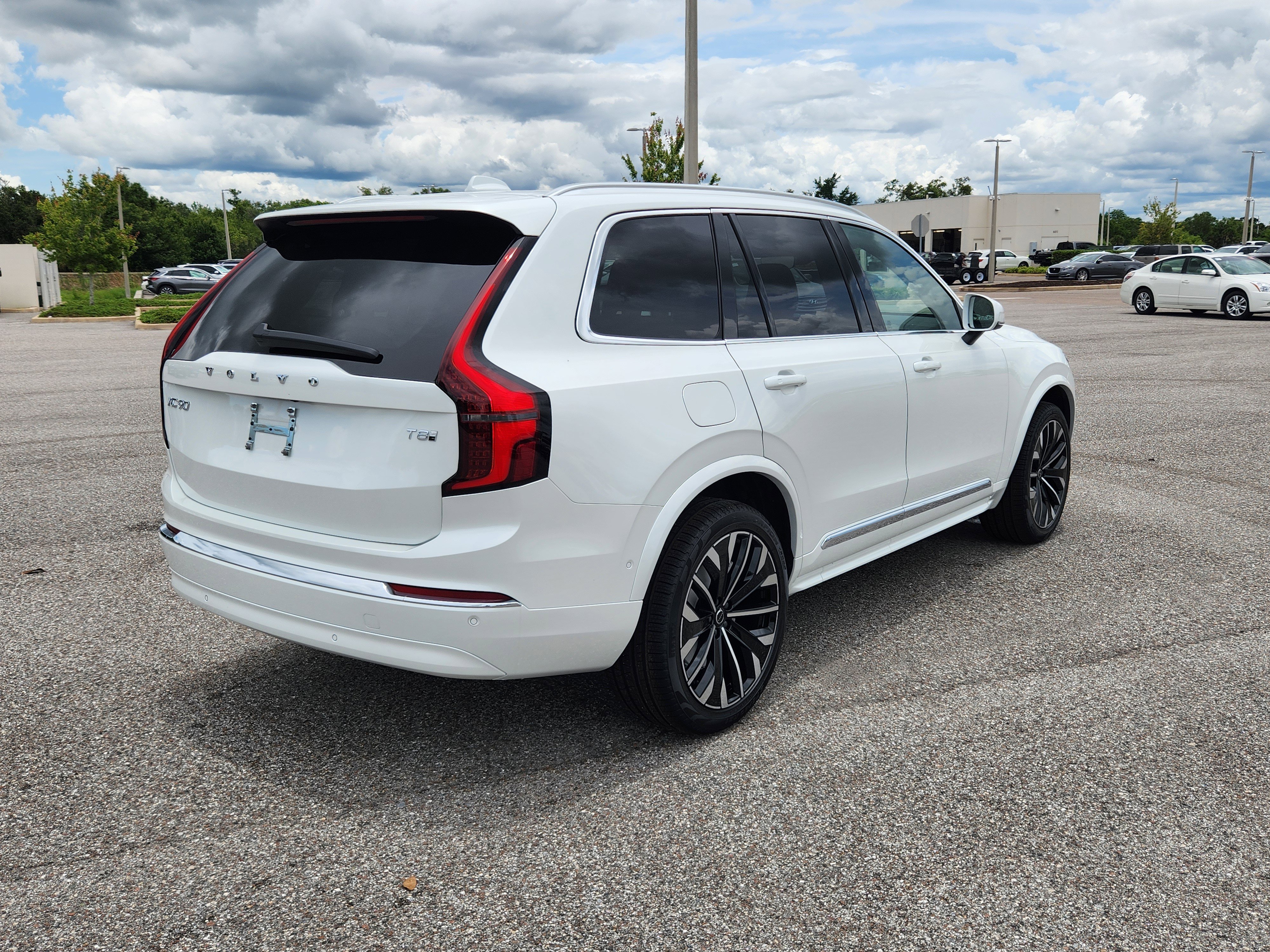 New 2025 Volvo XC90 T8 Plus w/ Protection Package image 7