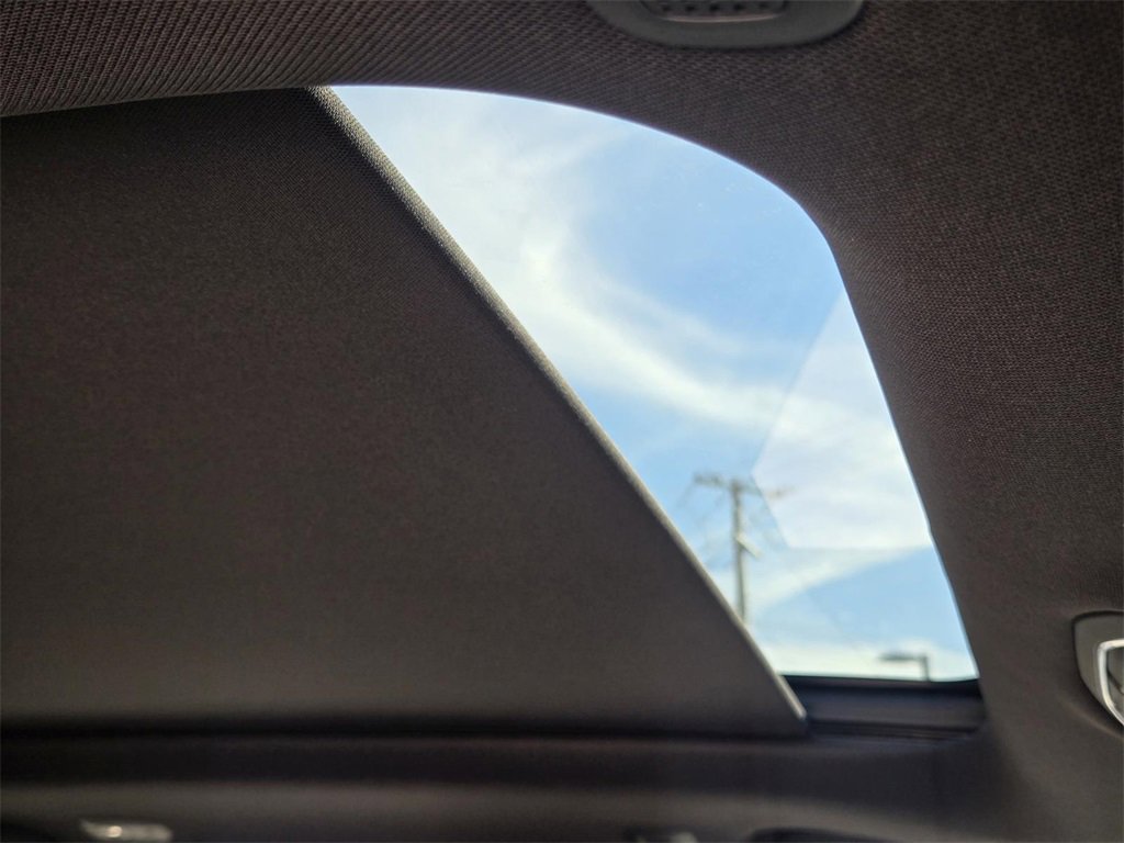 New 2025 Jeep Grand Cherokee Limited image 9