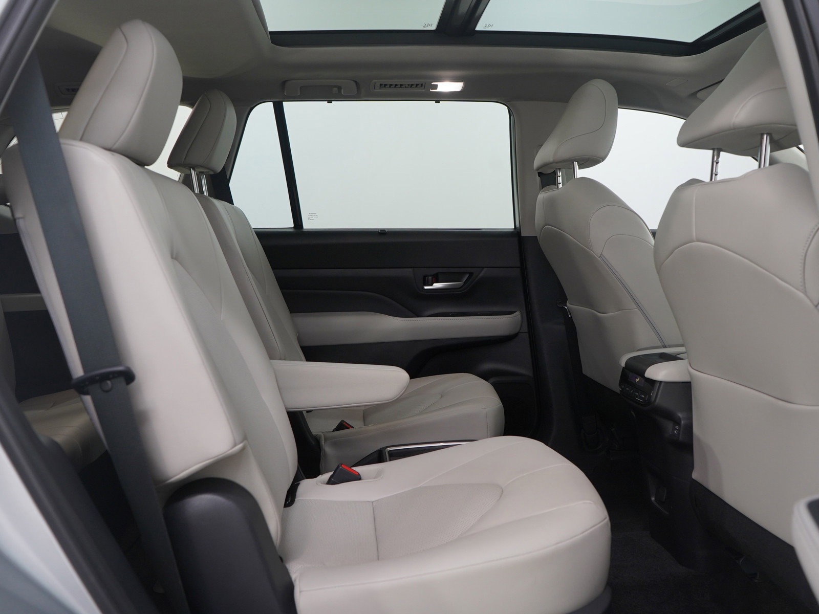 Used 2025 Toyota Grand Highlander AWD Hybrid image 14