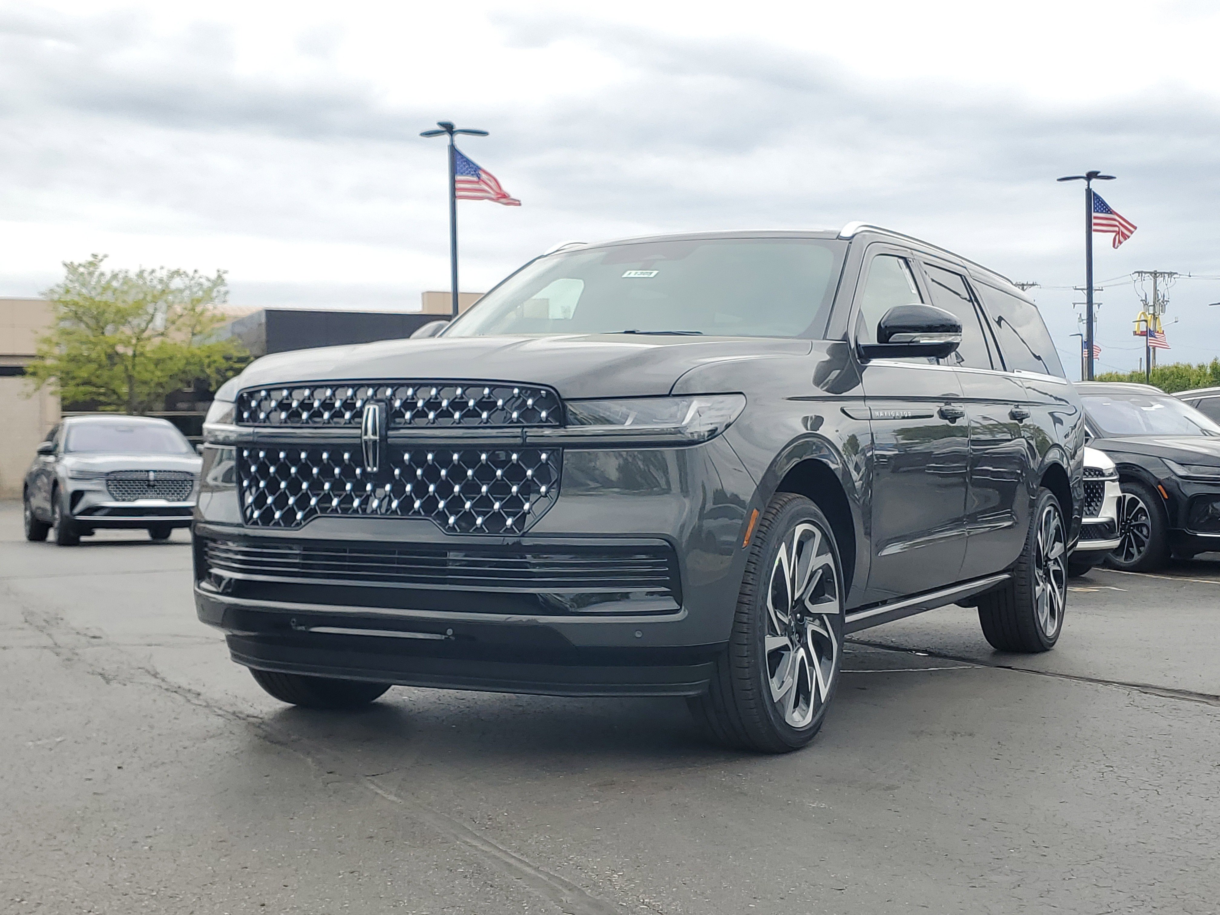 New 2026 Lincoln Navigator L Black Label AWD/4WD image 2